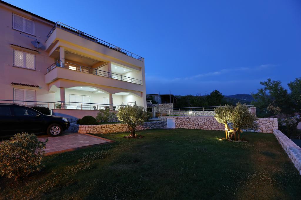 Apartments Villa Residenca Novi Vinodolski Room photo