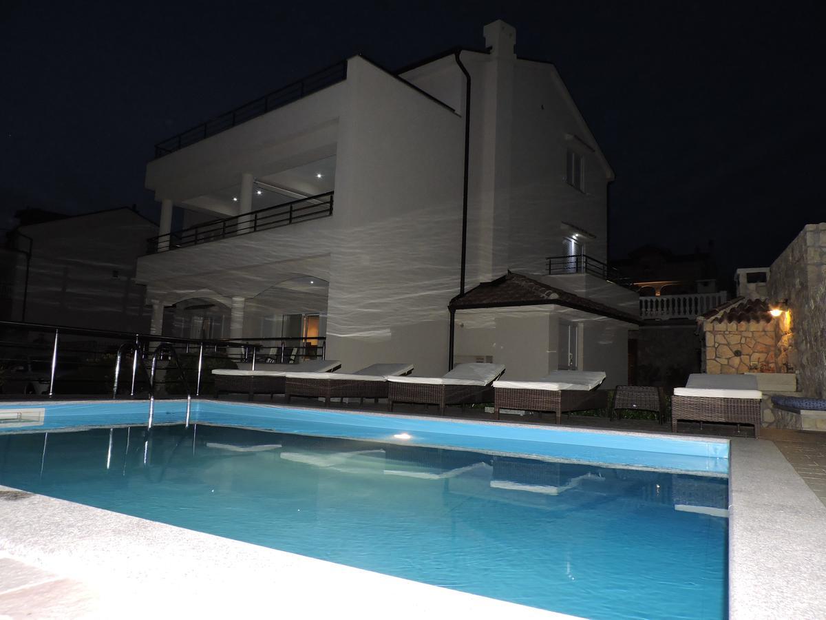 Apartments Villa Residenca Novi Vinodolski Exterior photo